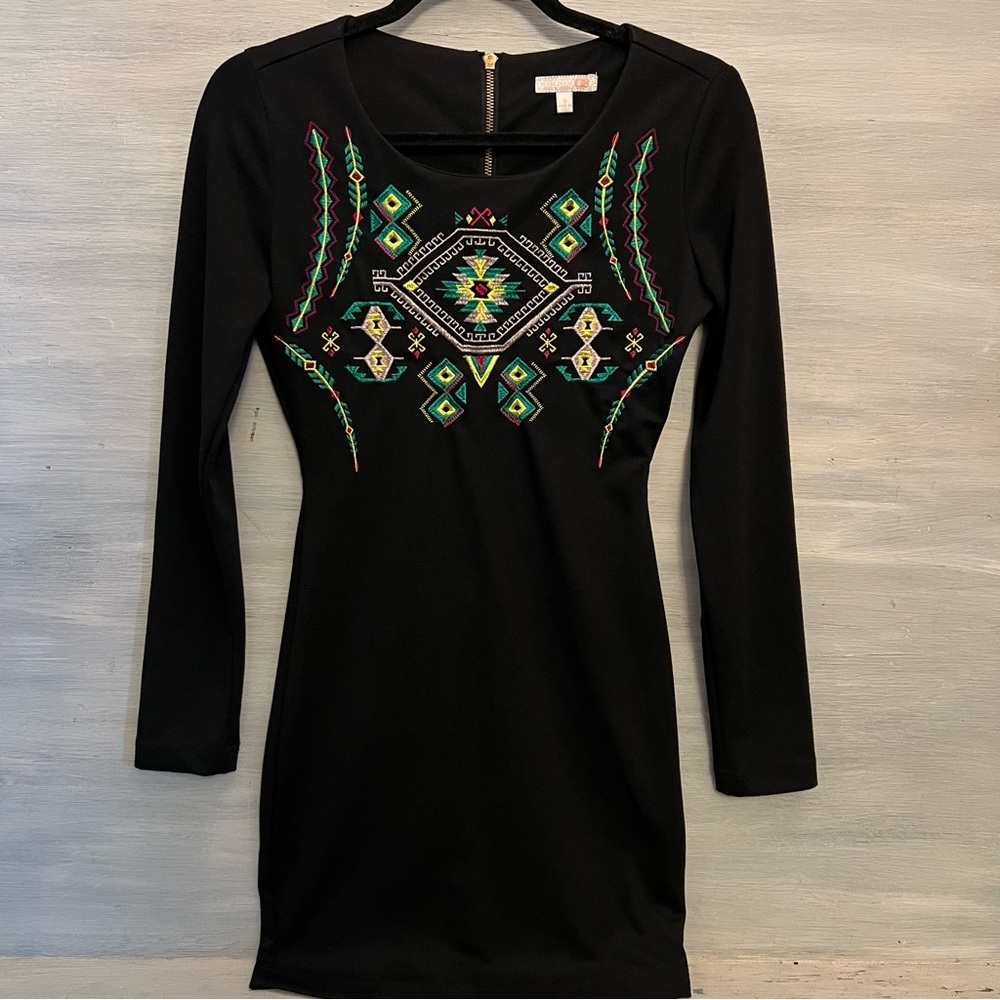 GB Black Colorful AztecPrint Embroidered Bodice Bodycon Mini Dress Size Small GC